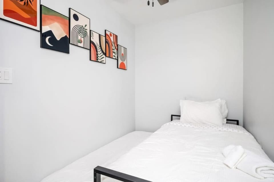 Downtown City View Newly Renovated 3 beds Free Parking LM205 Apartment in Atlanta