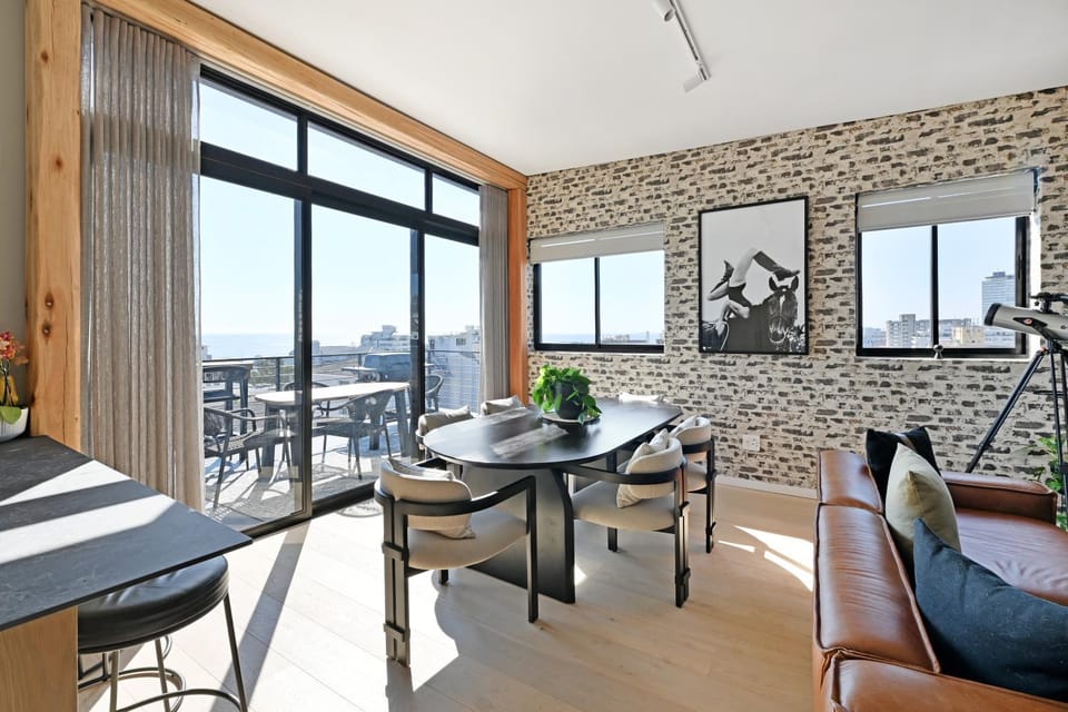 Seating area, Dining area