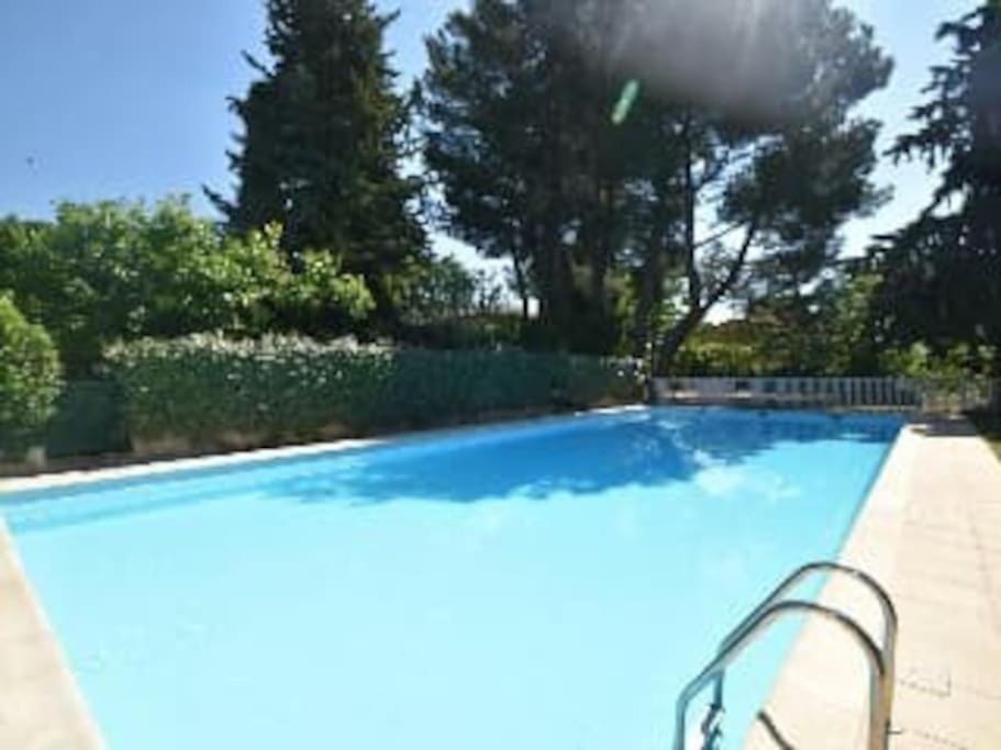 Day, Swimming pool