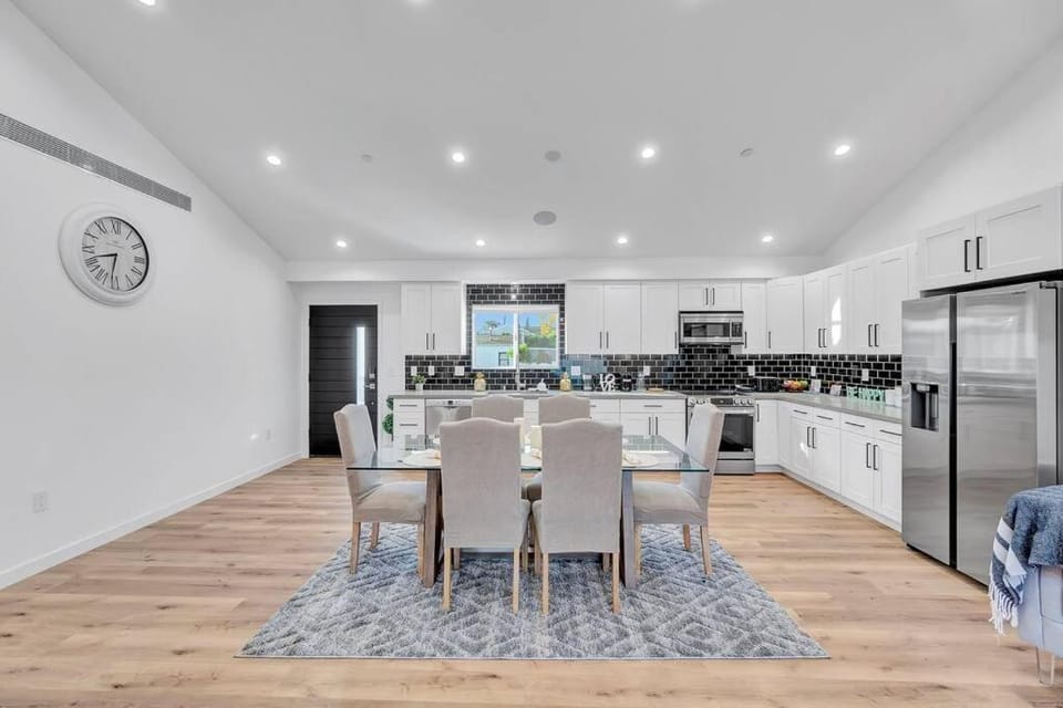 LA Home near Universal Studios and Hollywood House in North Hollywood
