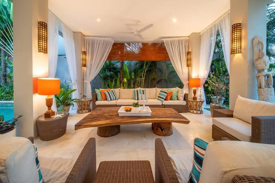 Villa Sunsara 2 - Spacious 4-Bedroom Haven next to Berawa Beach Villa in North Kuta