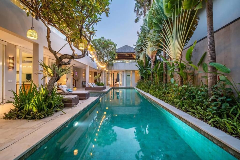Villa Sunsara 2 - Spacious 4-Bedroom Haven next to Berawa Beach Villa in North Kuta