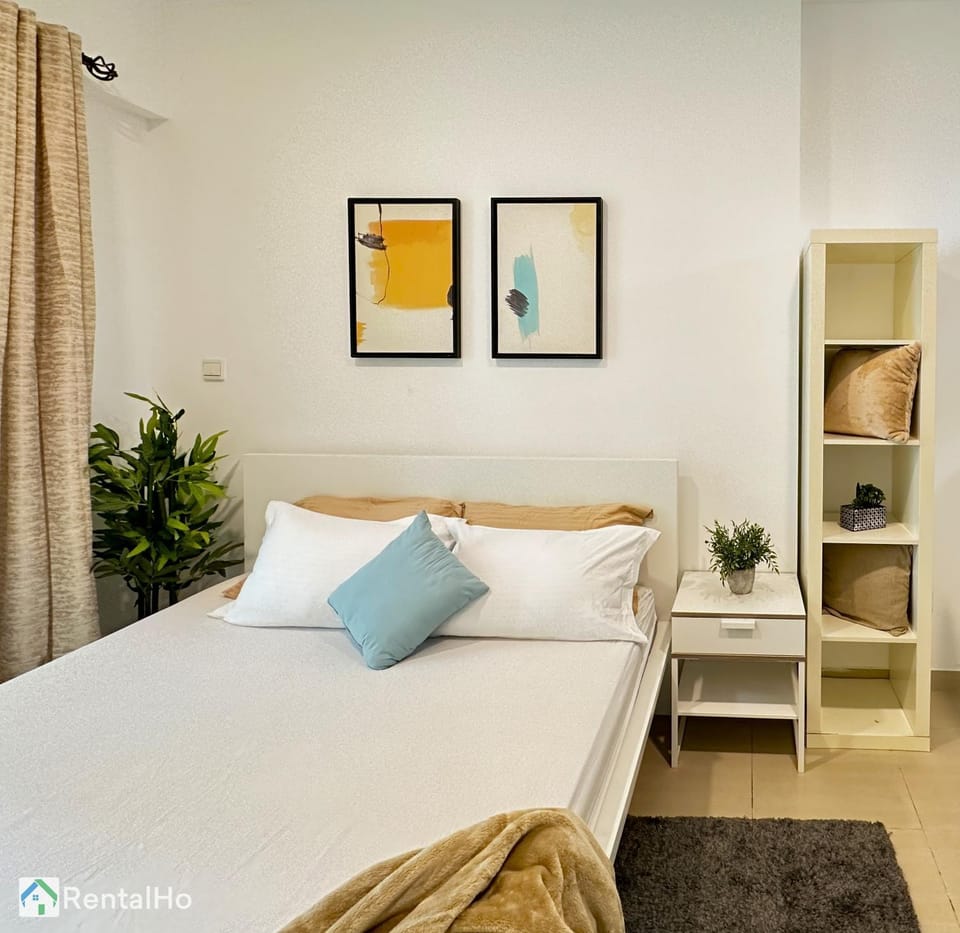 Simple and Affordable Studio with Balcony and Rooftop Pool with amazing views in Great Location, Manchester Tower Apartment in Dubai