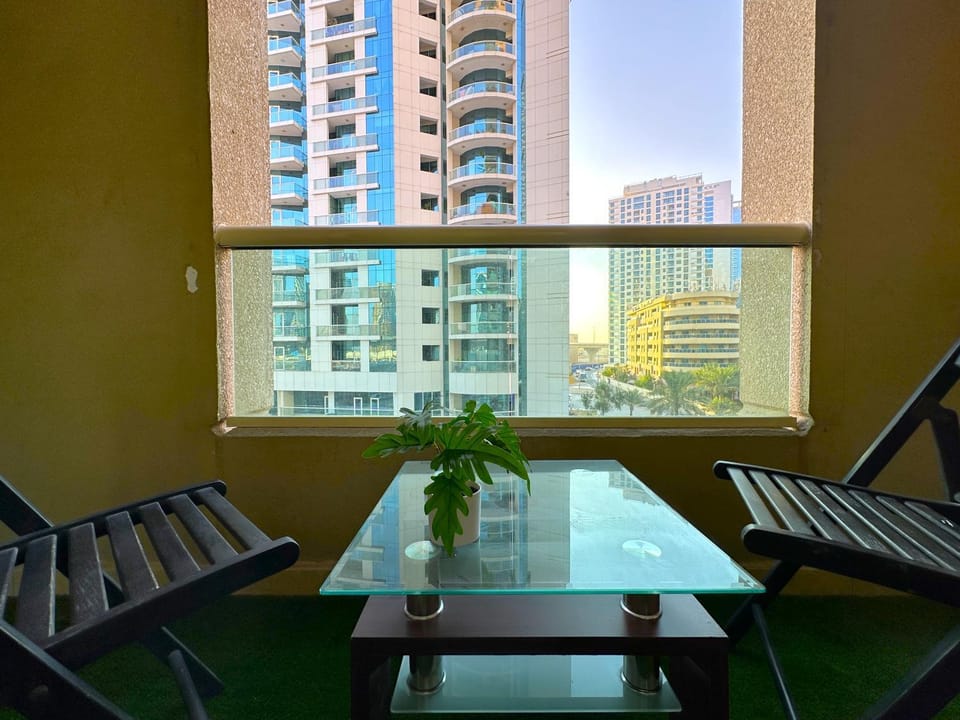 Simple and Affordable Studio with Balcony and Rooftop Pool with amazing views in Great Location, Manchester Tower Apartment in Dubai