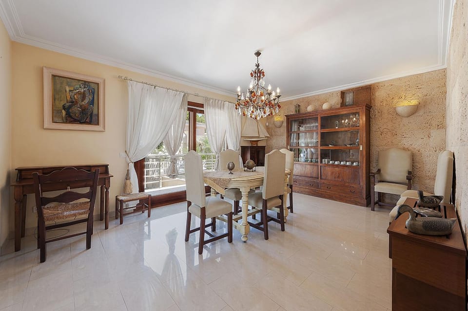 Seating area, Dining area