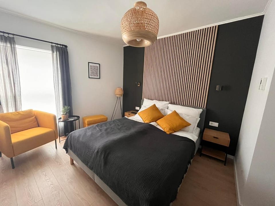 Photo of the whole room, Bedroom