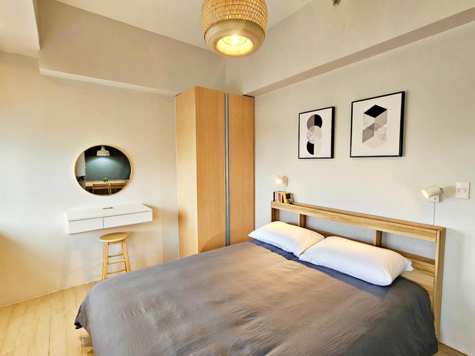 Photo of the whole room, Bedroom, hair dresser