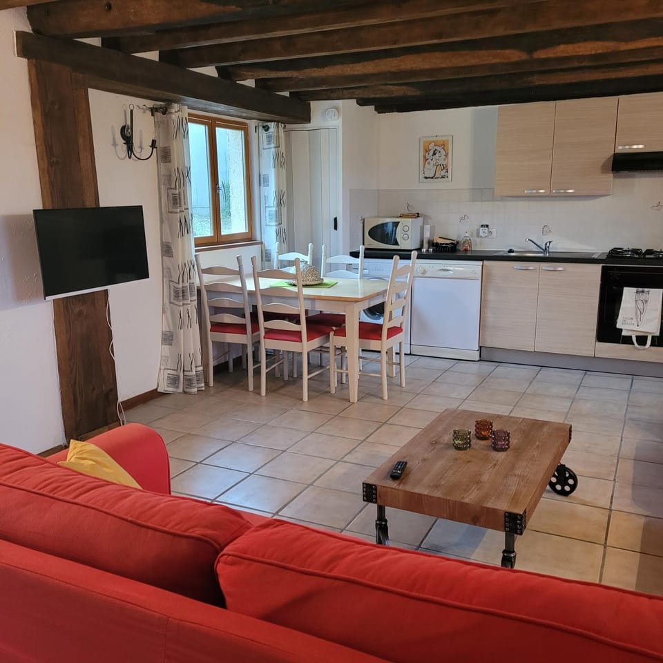 TV and multimedia, Kitchen or kitchenette, Dining area, dishwasher, minibar, pet friendly, stove