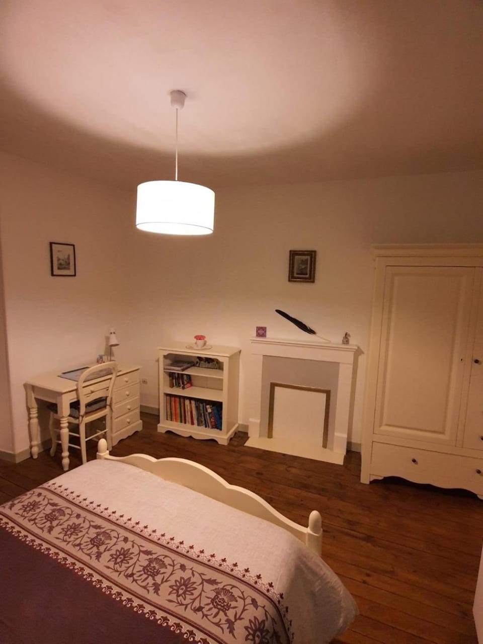 Photo of the whole room