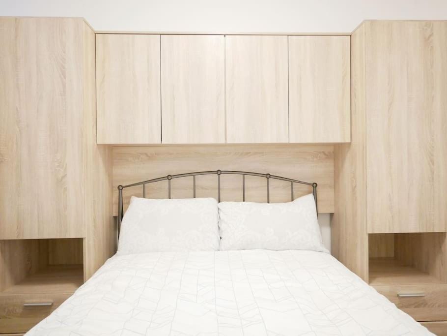 Bedroom, wardrobe