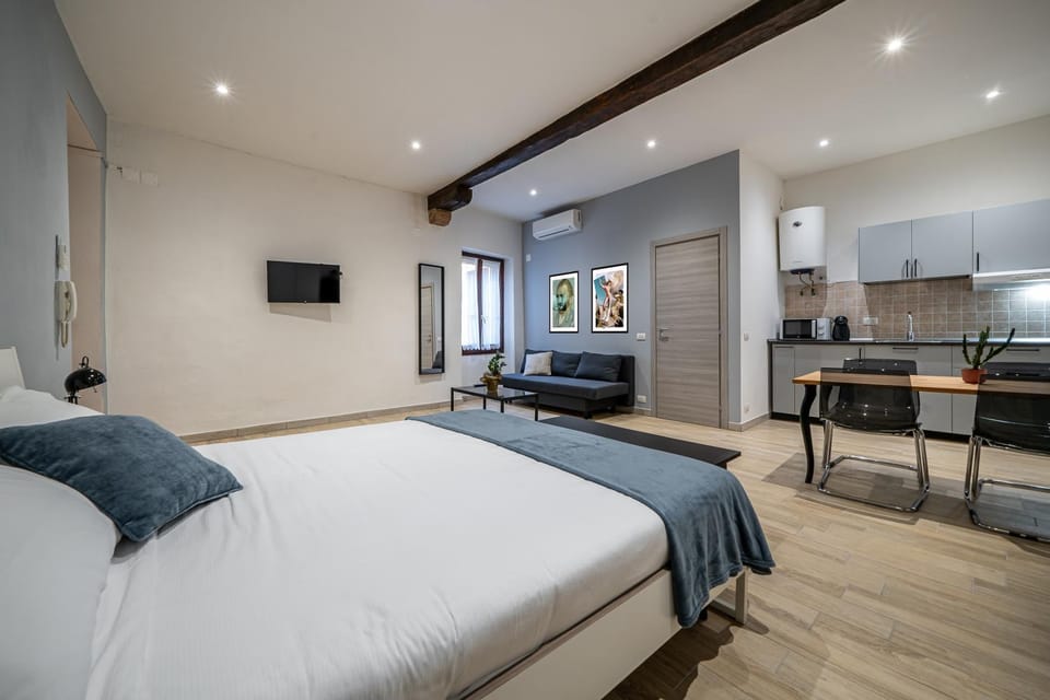 Living room, Bedroom, kitchen