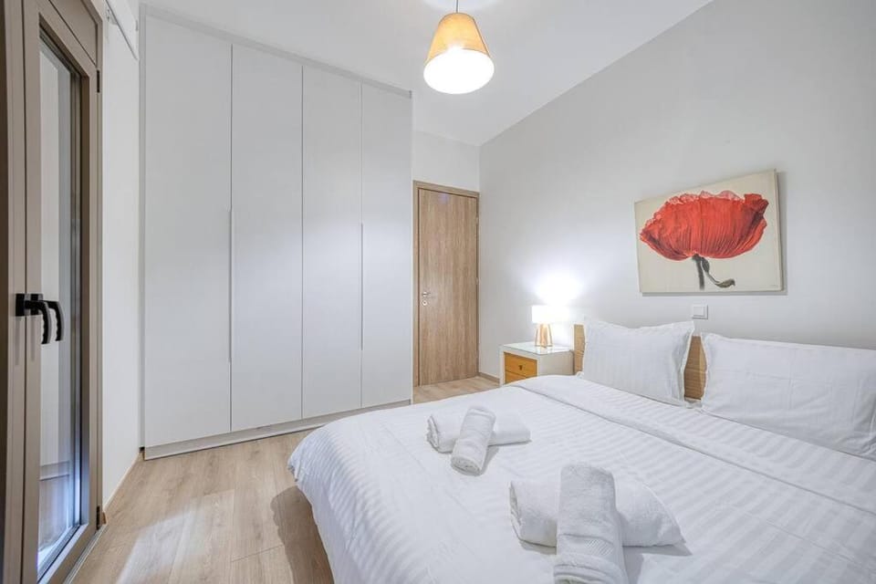 Bed, Photo of the whole room, Bedroom, towels, wardrobe