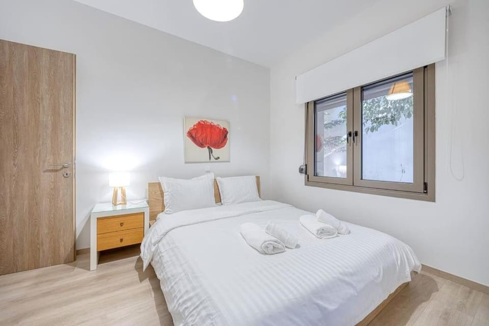 Bed, Photo of the whole room, Bedroom, towels, wardrobe