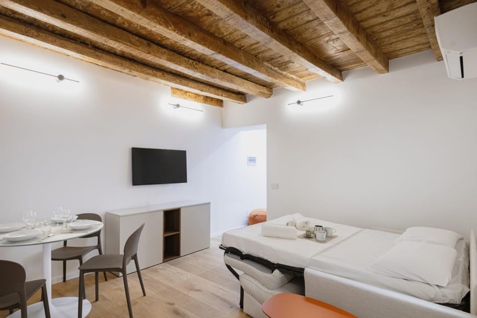 Easylife - Milano - Castaldi 26 P1D - Porta Venezia Apartment in Milan