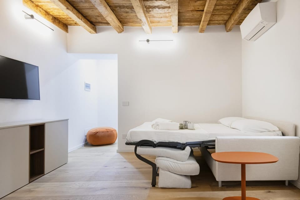Easylife - Milano - Castaldi 26 P1D - Porta Venezia Apartment in Milan