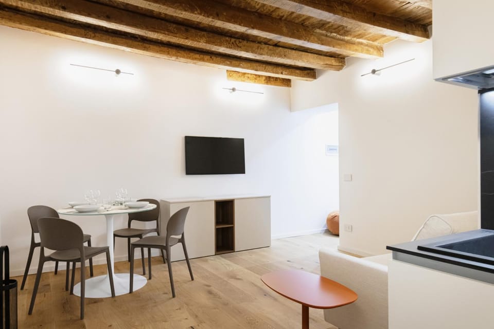 Easylife - Milano - Castaldi 26 P1D - Porta Venezia Apartment in Milan