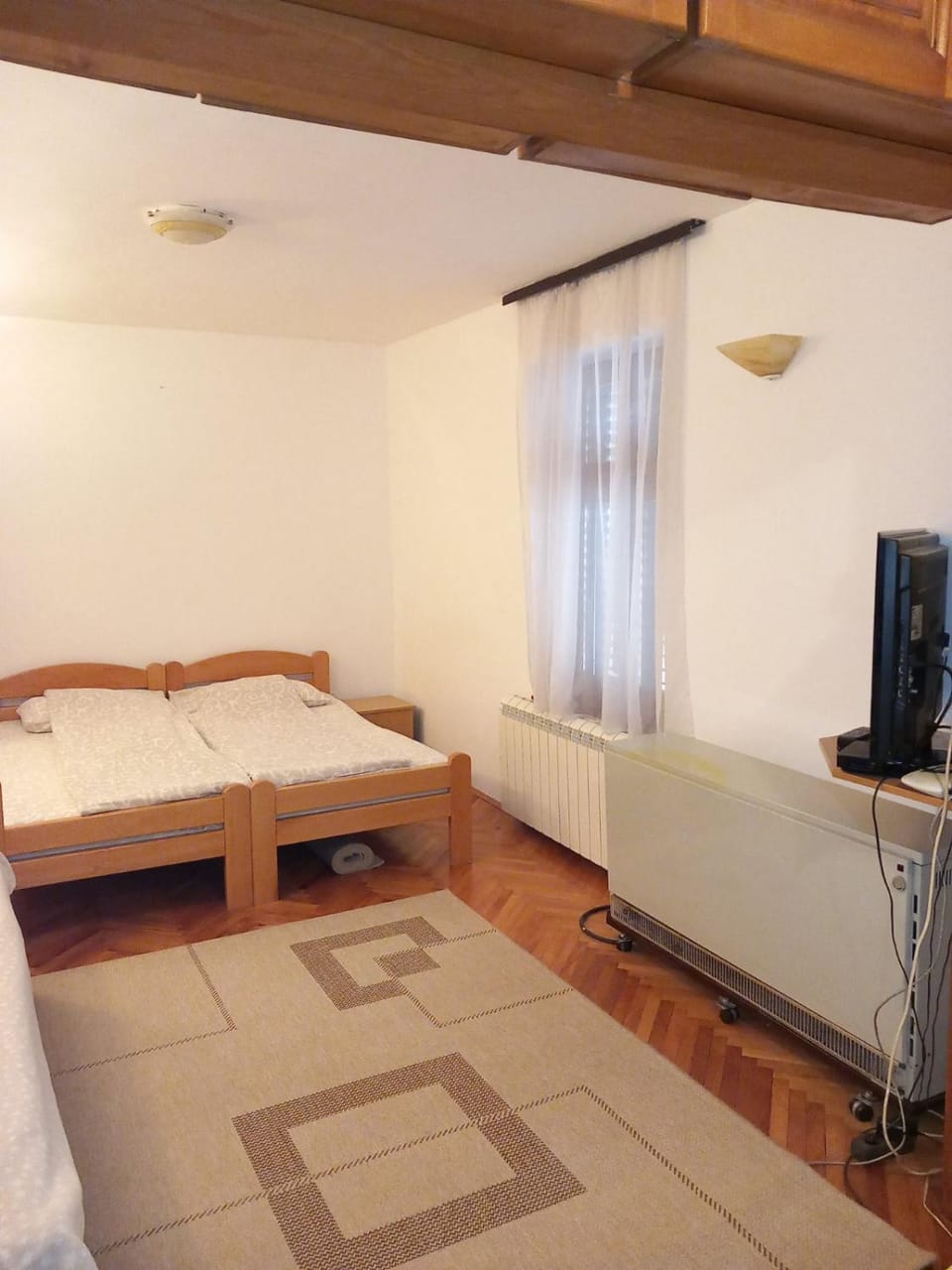 Bed, TV and multimedia, Bedroom, internet