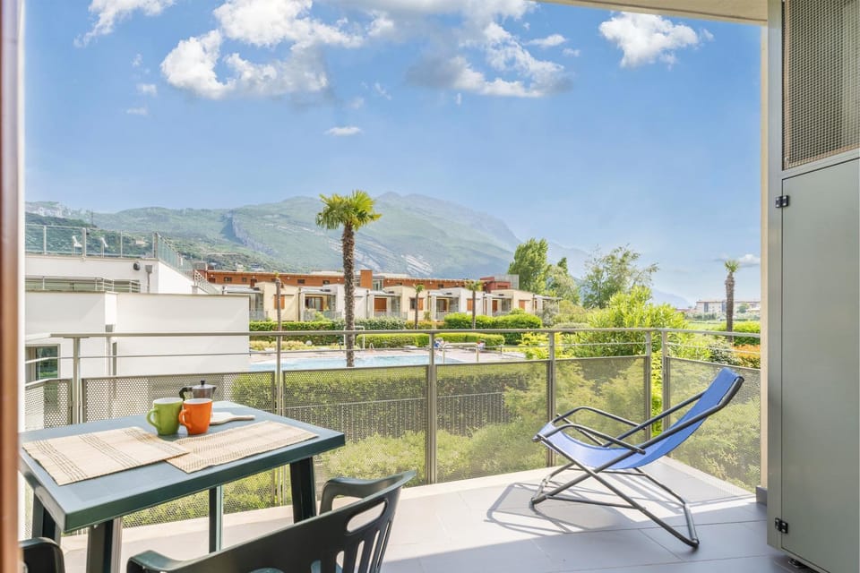 Natural landscape, View (from property/room), Balcony/Terrace, Balcony/Terrace, Dining area, Mountain view, sunbed