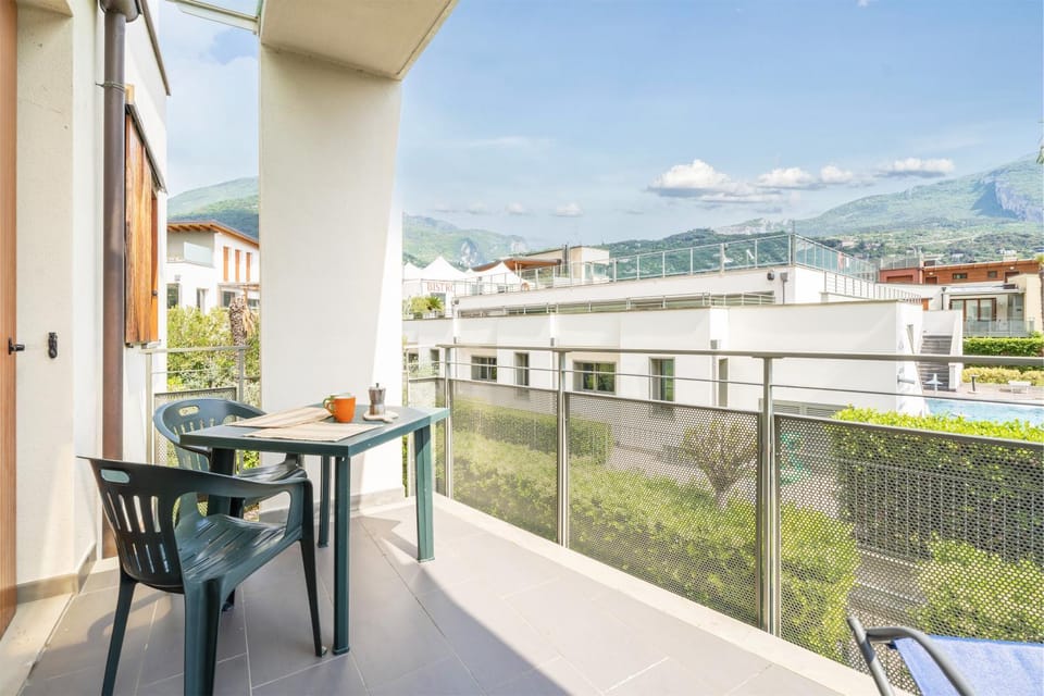 Property building, View (from property/room), Balcony/Terrace, Balcony/Terrace, Dining area, Mountain view, sunbed
