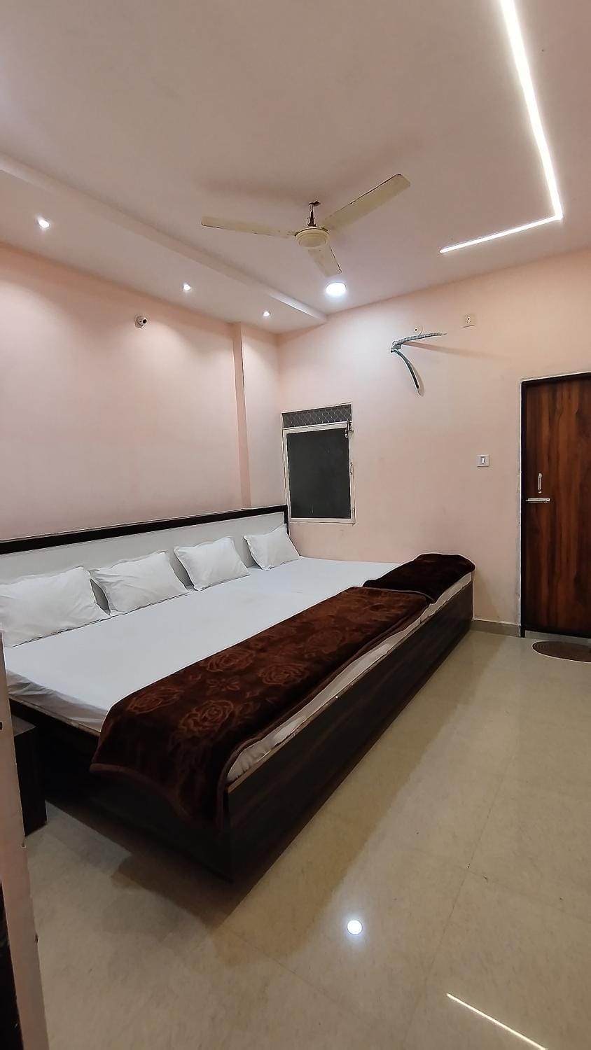 Bed, TV and multimedia, Bedroom, air conditioner