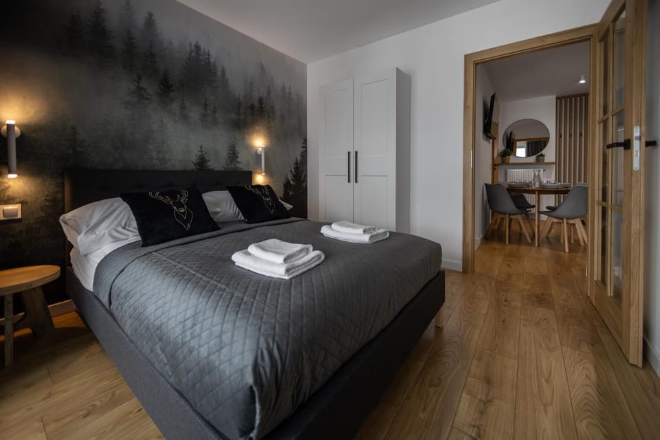 Bed, Bedroom, towels, wardrobe