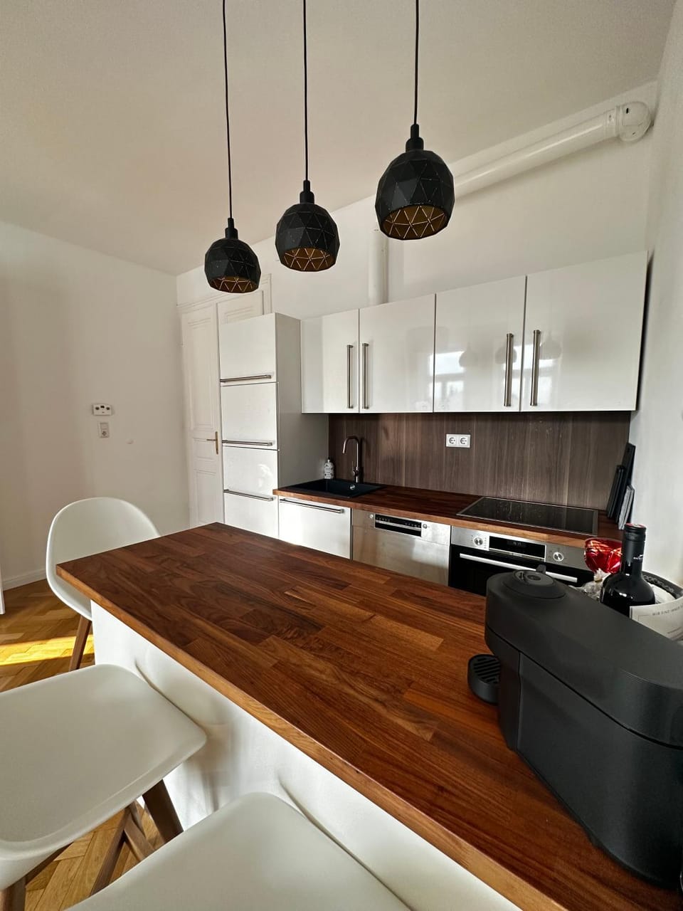 Kitchen or kitchenette, Dining area, stove
