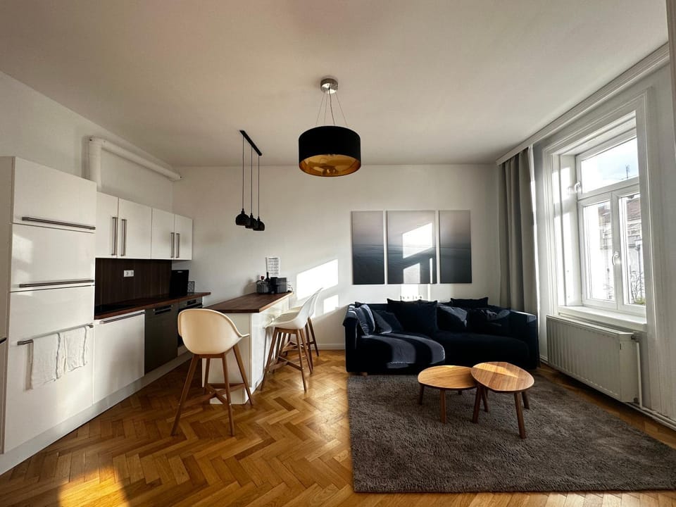 Kitchen or kitchenette, Living room, Seating area, Dining area, minibar, pet friendly, stove