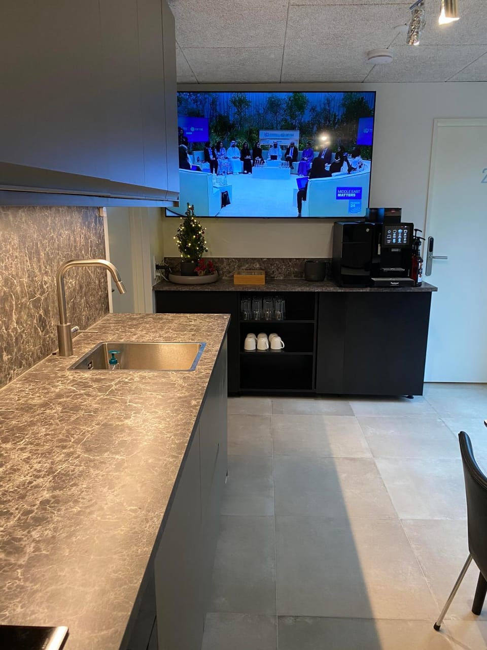 TV and multimedia, Coffee/tea facilities, Kitchen or kitchenette, Lounge or bar, Communal kitchen, minibar