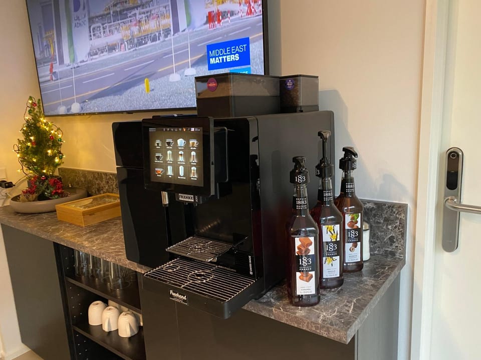 Communal lounge/ TV room, TV and multimedia, Kitchen or kitchenette, Lounge or bar, Food and drinks, Drinks