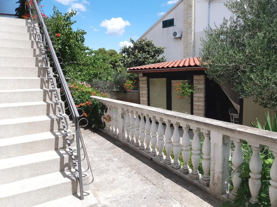 Balcony/Terrace, Garden view