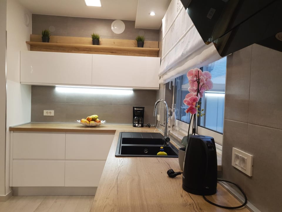 Kitchen or kitchenette, Communal kitchen