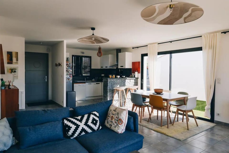 Kitchen or kitchenette, Living room, Seating area, Dining area, minibar, pet friendly, stove
