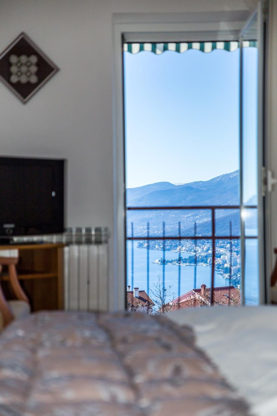Bed, TV and multimedia, View (from property/room), Balcony/Terrace, Bedroom, City view, Mountain view, Sea view, heating, air conditioner