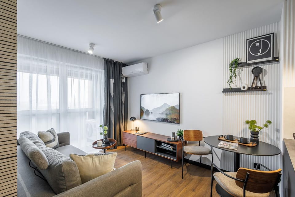 TV and multimedia, Living room, Seating area, Evening entertainment, air conditioner