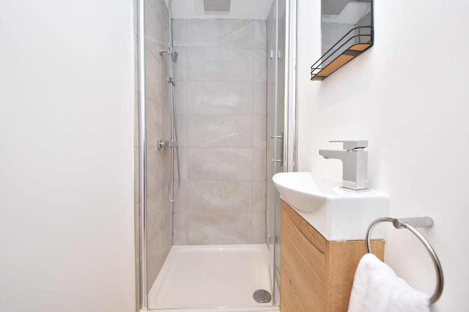 Shower, Bathroom, towels