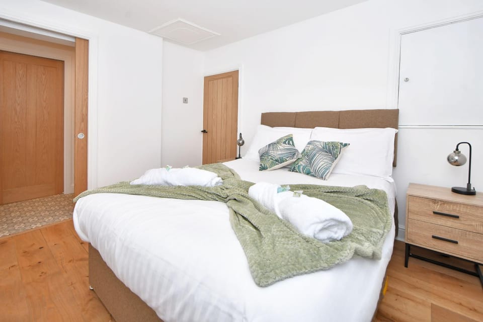 Bed, Photo of the whole room, Bedroom, towels, wardrobe
