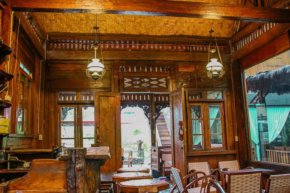 Restaurant/places to eat, Lounge or bar