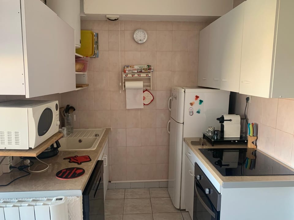 Coffee/tea facilities, dishwasher, minibar, pet friendly, stove