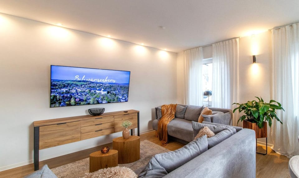 Communal lounge/ TV room, TV and multimedia, Living room, Seating area, Evening entertainment