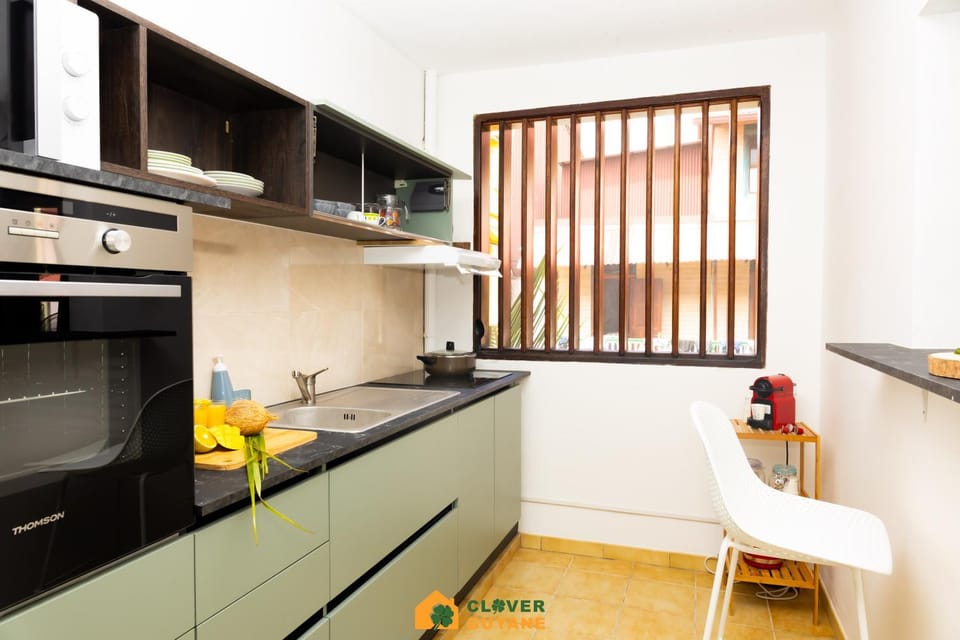 Coffee/tea facilities, Kitchen or kitchenette, Dining area, minibar, oven, pet friendly, stove, toaster