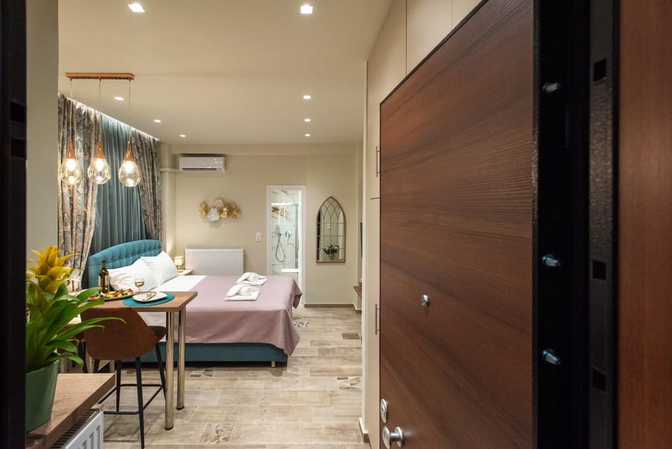 Bed, Photo of the whole room, Seating area, Bedroom, air conditioner