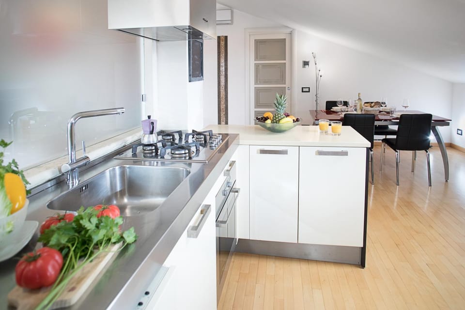 Kitchen or kitchenette, Dining area, dishwasher, minibar, pet friendly, stove