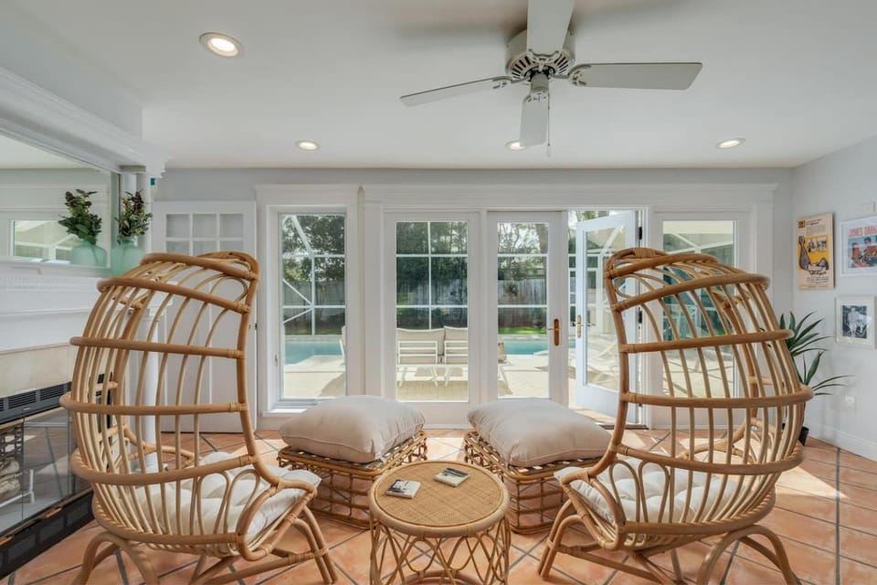 Surfs Up - retreat at the beach with heated pool House in Melbourne Beach