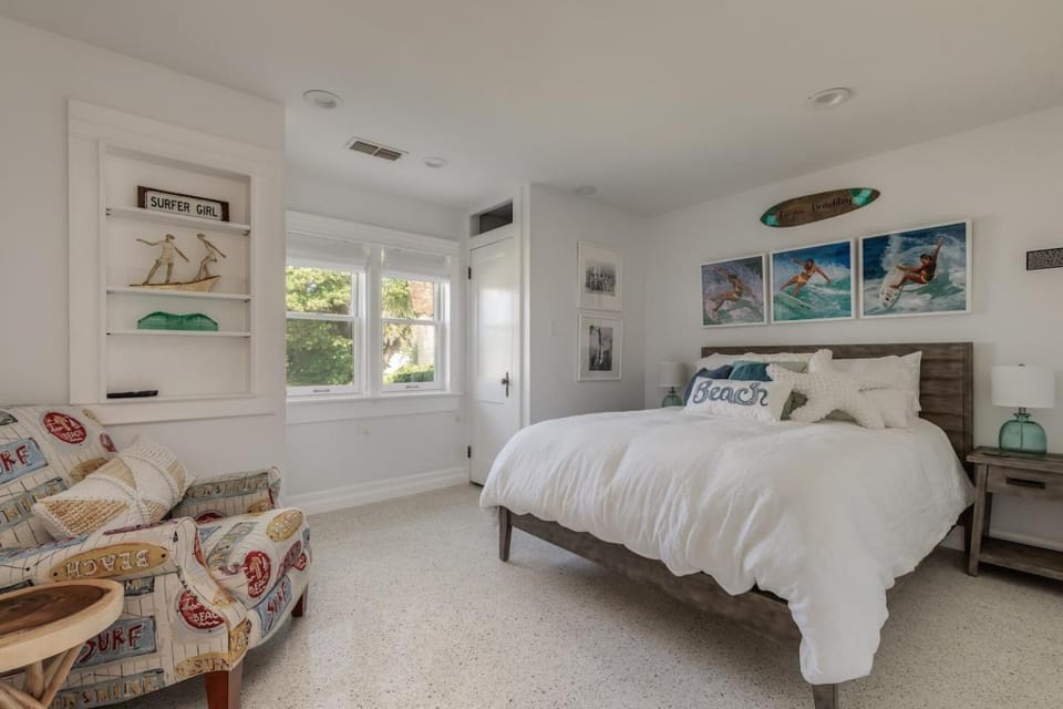 Surfs Up - retreat at the beach with heated pool House in Melbourne Beach