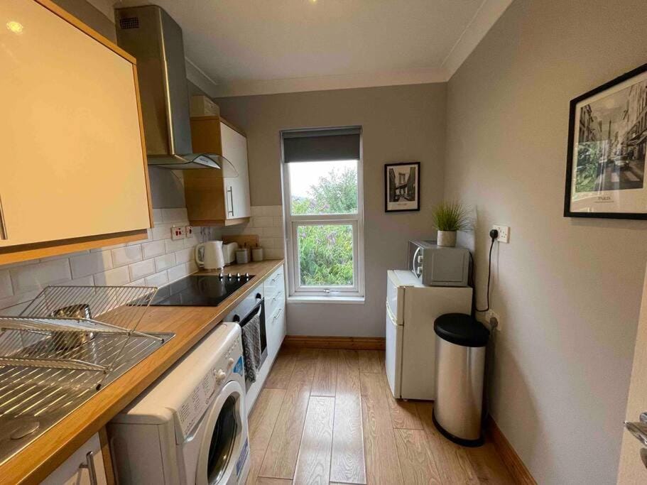 Serviced Apartment- 1 Bed-Next To Train Station Apartment in England