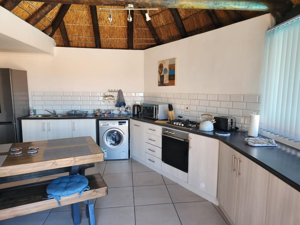 Coffee/tea facilities, Kitchen or kitchenette, minibar, pet friendly, stove, toaster, washing machine