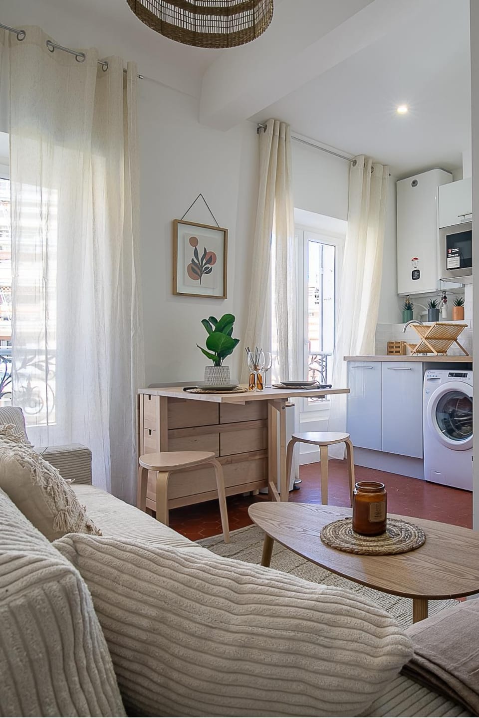 Kitchen or kitchenette, Living room, Seating area, Dining area