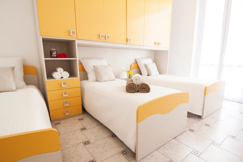 Photo of the whole room, Decorative detail, Bedroom