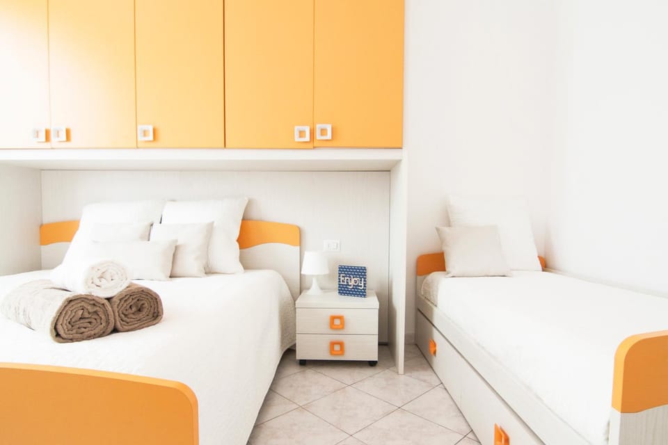 Photo of the whole room, Decorative detail, Bedroom