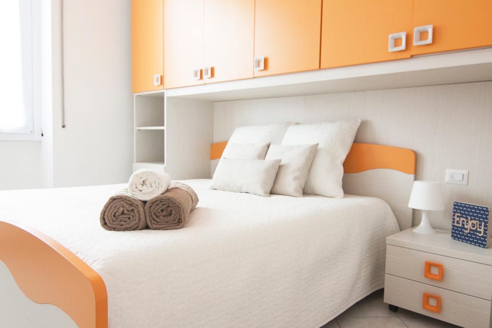 Photo of the whole room, Decorative detail, Bedroom